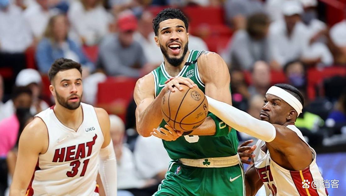 PG平台-热火关键时刻发挥出众，稳住场上局势的简单介绍