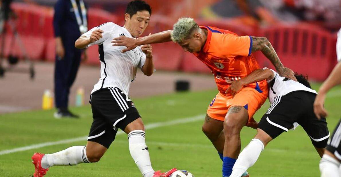 PG平台-比赛中出现悬念，球迷屏息以待