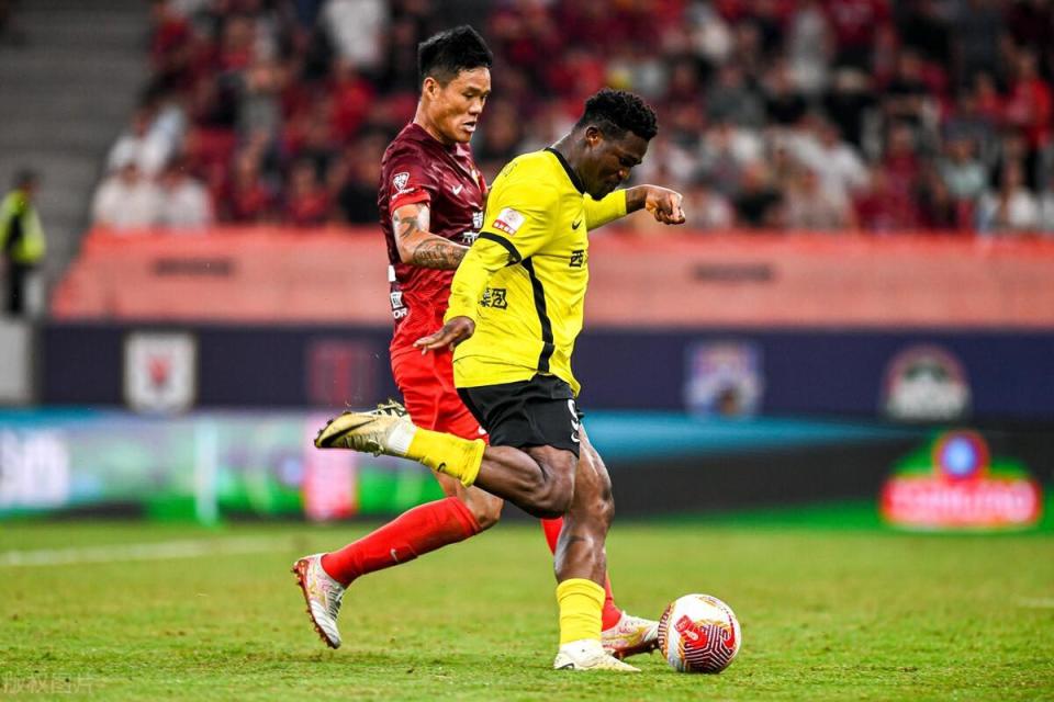 上海上港力求击败重庆当代,巩固领先位置的简单介绍 上海上港力求击败重庆当代,巩固领先位置的简单介绍