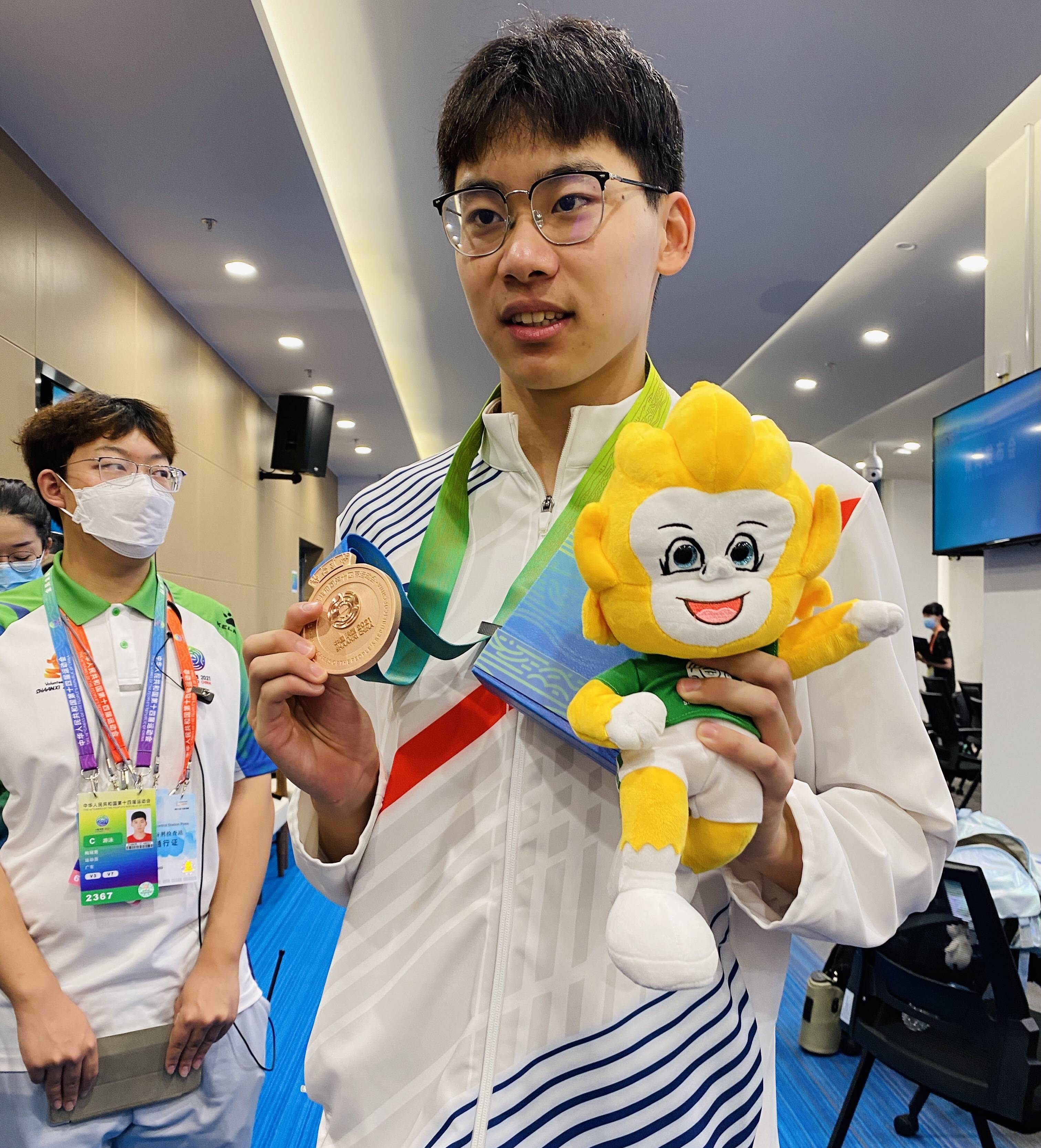 圣卢西亚击剑选手登上领奖台 圣卢西亚击剑选手登上领奖台