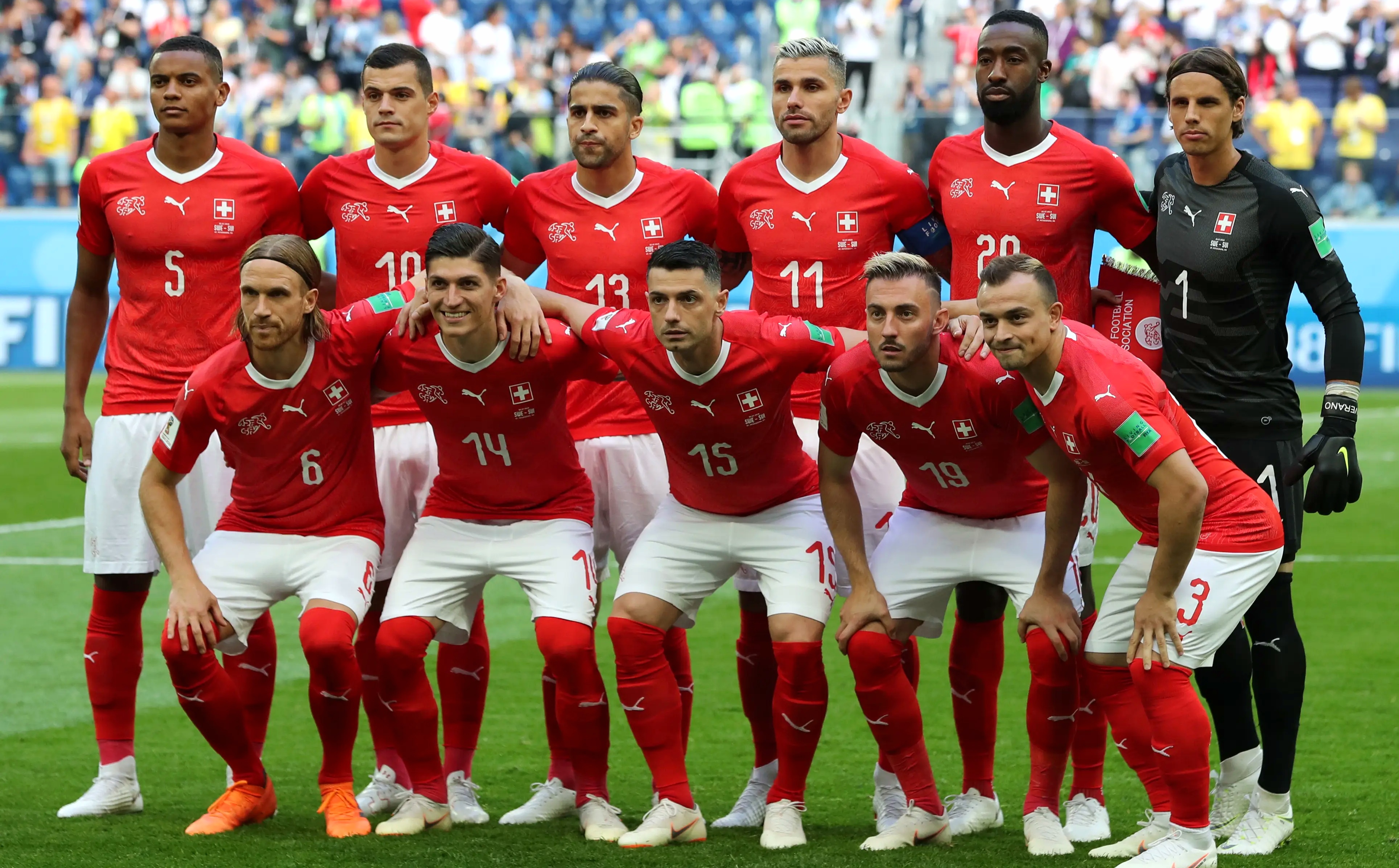 荷兰胜波兰，领跑小组轻而易举