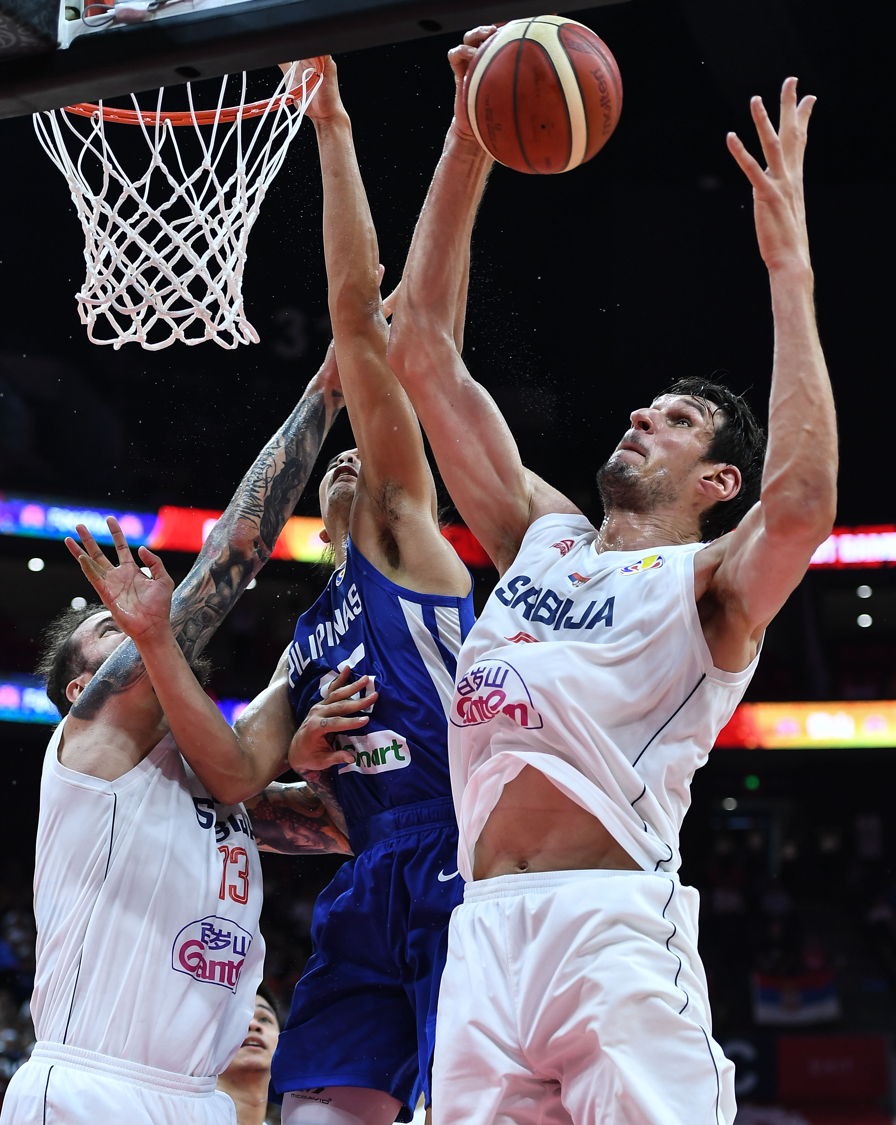 菲律宾队外籍球员失常,战败收场 菲律宾队外籍球员失常,战败收场