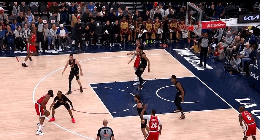 PG电子游戏-米切尔与哈登的对决成为球迷热议话题