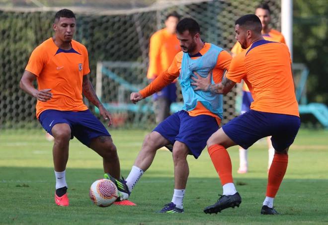 球队集体训练备战,积极备战下一场比赛 球队集体训练备战,积极备战下一场比赛