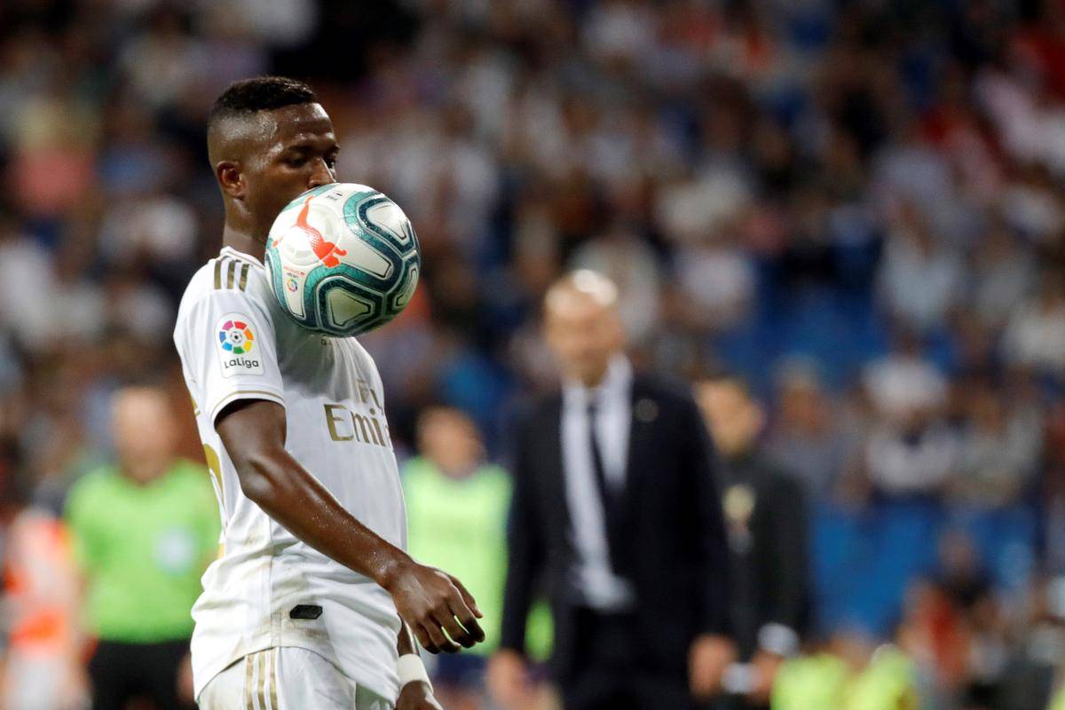 PG中国登录入口-古埃尔诺比尔与奥萨苏纳交锋，势均力敌