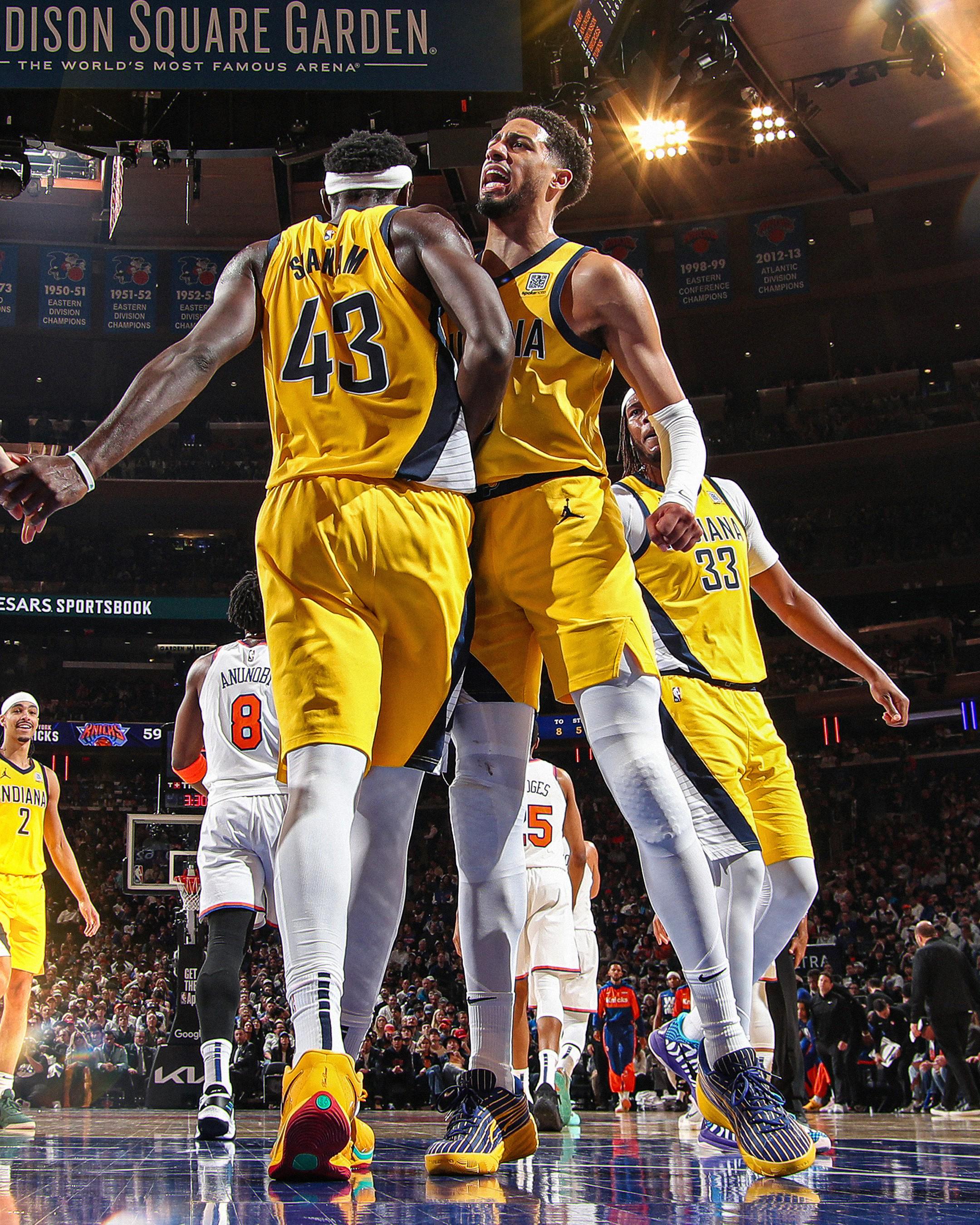 PG电子官方-步行者战胜对手，全队士气高涨！