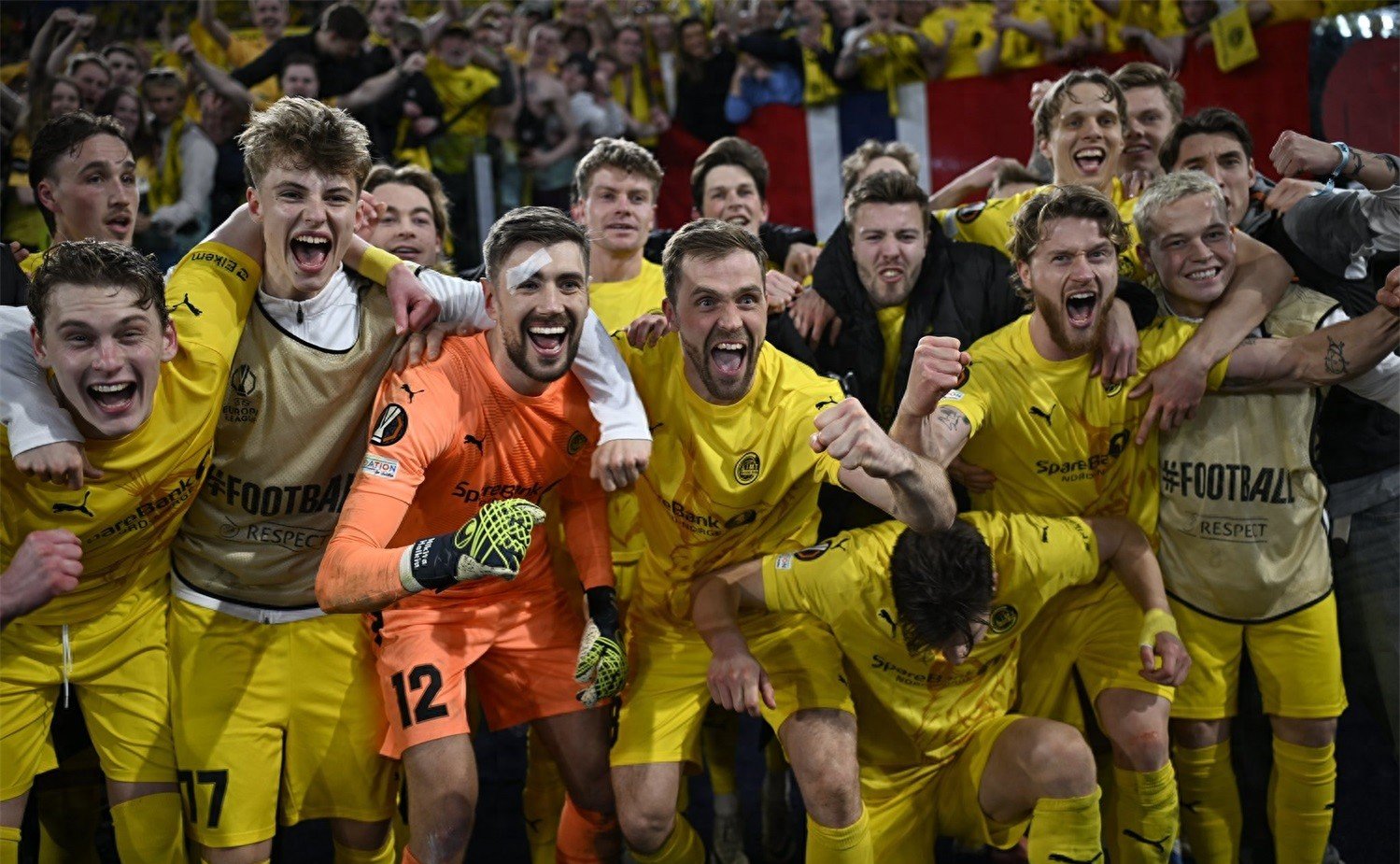 欧预赛赛场上紧张气氛弥漫,球队备战充分 欧预赛赛场上紧张气氛弥漫,球队备战充分