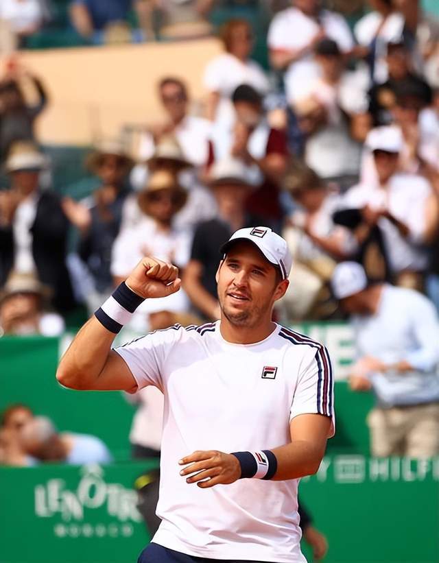 诺里奇城队员发挥不俗,取得重要比赛胜利 诺里奇城队员发挥不俗,取得重要比赛胜利