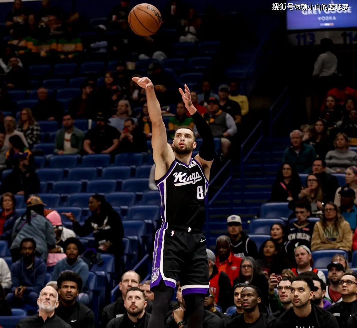 PG电子官网入口-开拓者队客场告负鹈鹕队，遭受失利