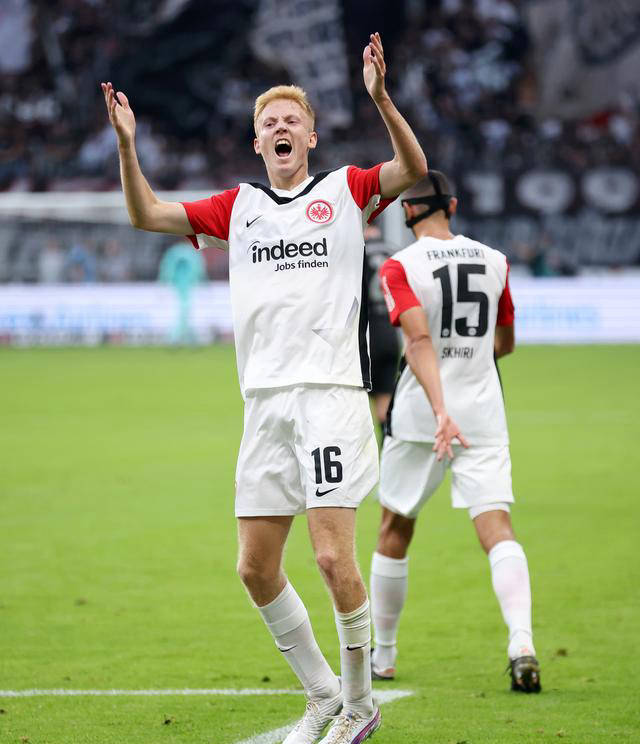 法兰克福大比分获胜，开启连胜纪录