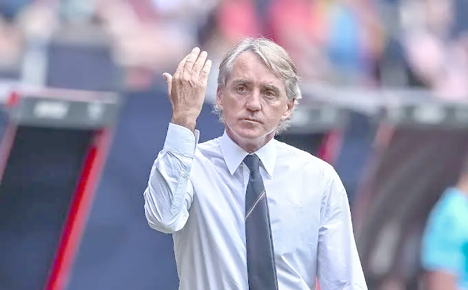 意大利国家队表现出色，成功晋级淘汰赛