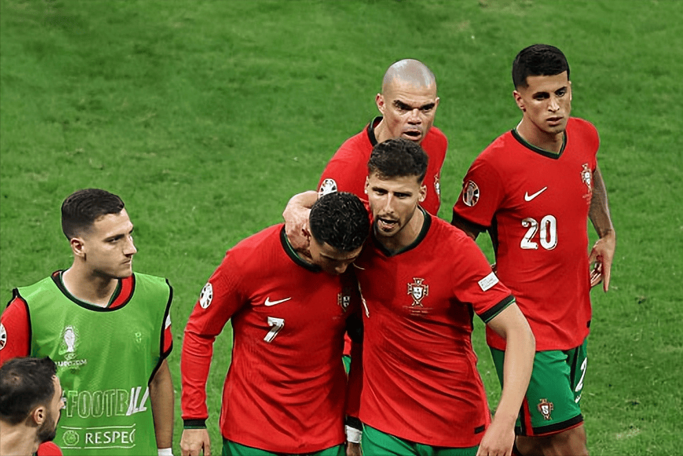 足球场上的奇迹时刻引发观众落泪! 足球场上的奇迹时刻引发观众落泪!