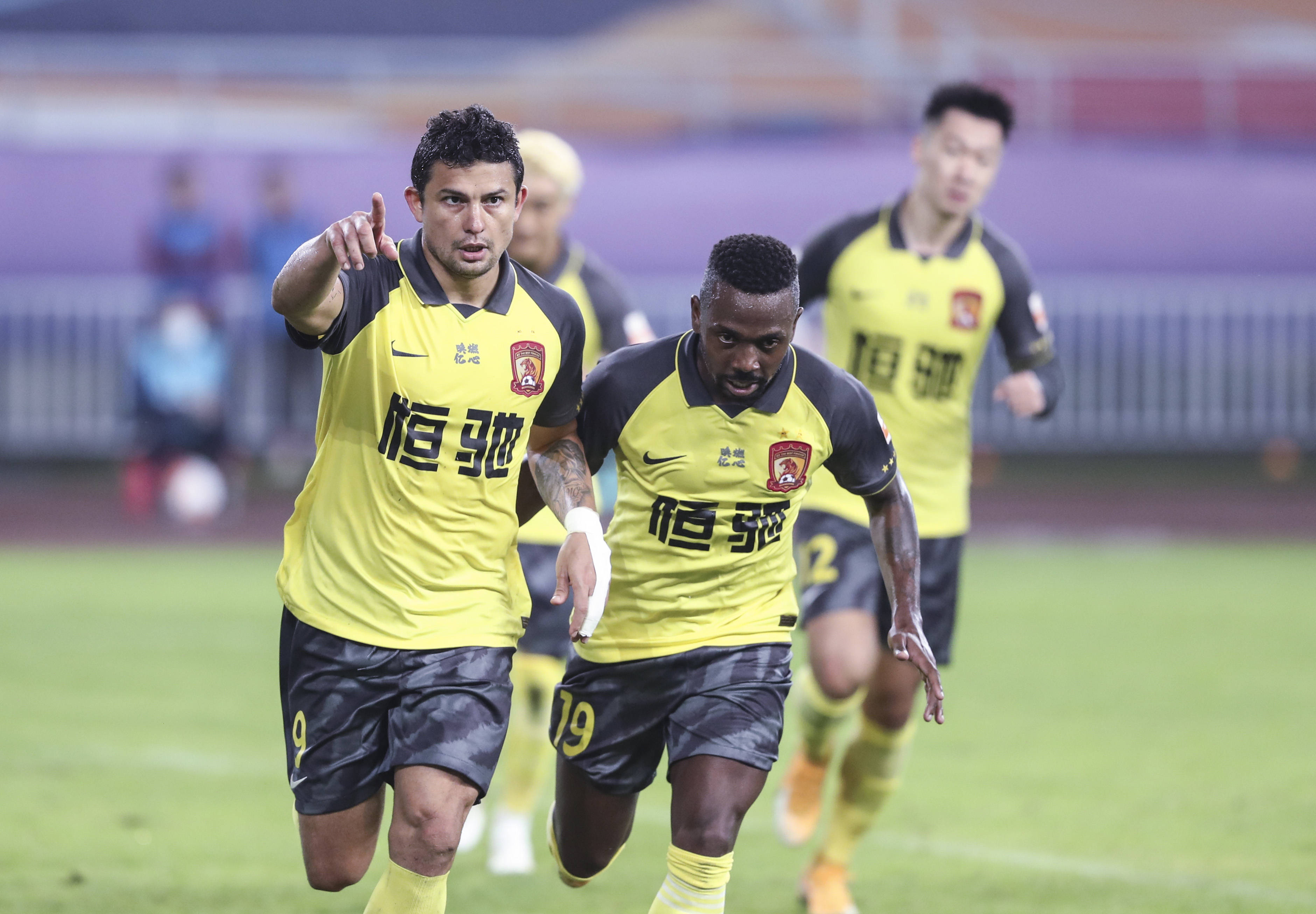 广州恒大战胜河北华夏幸福,实现连胜 广州恒大战胜河北华夏幸福,实现连胜