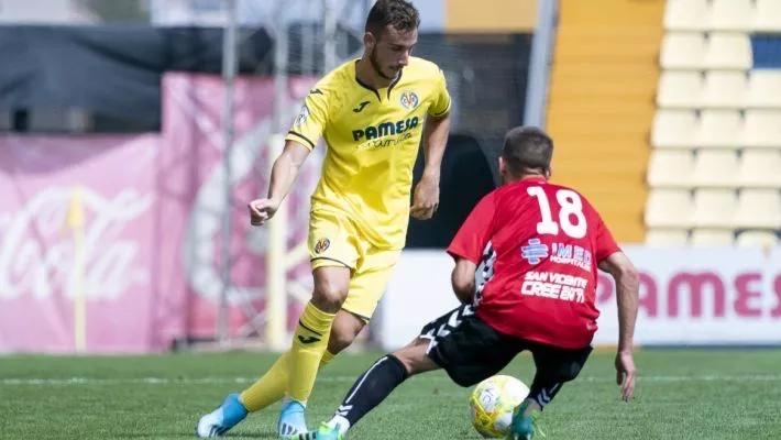 足球联赛球员实力发挥出色,取得连胜纪录 足球联赛球员实力发挥出色,取得连胜纪录