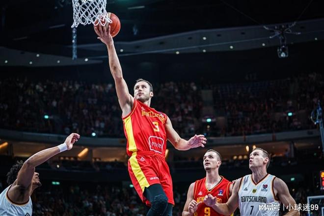 立陶宛队客场大胜西班牙队，升至次席