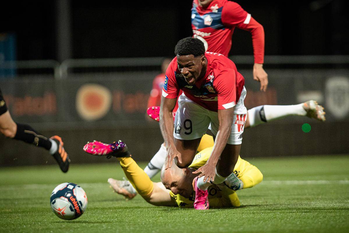 里尔客场胜出,法甲积分榜反超对手 里尔客场胜出,法甲积分榜反超对手