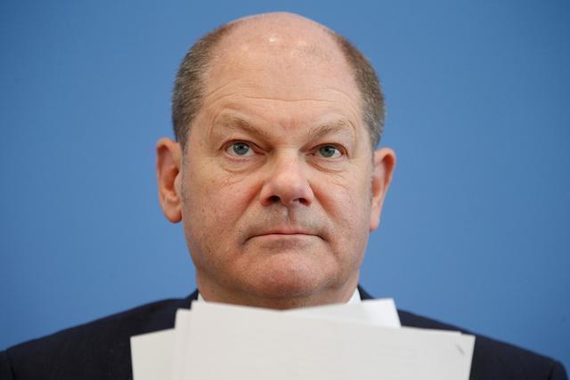 包含柏林联队全队努力，取得关键胜利的词条