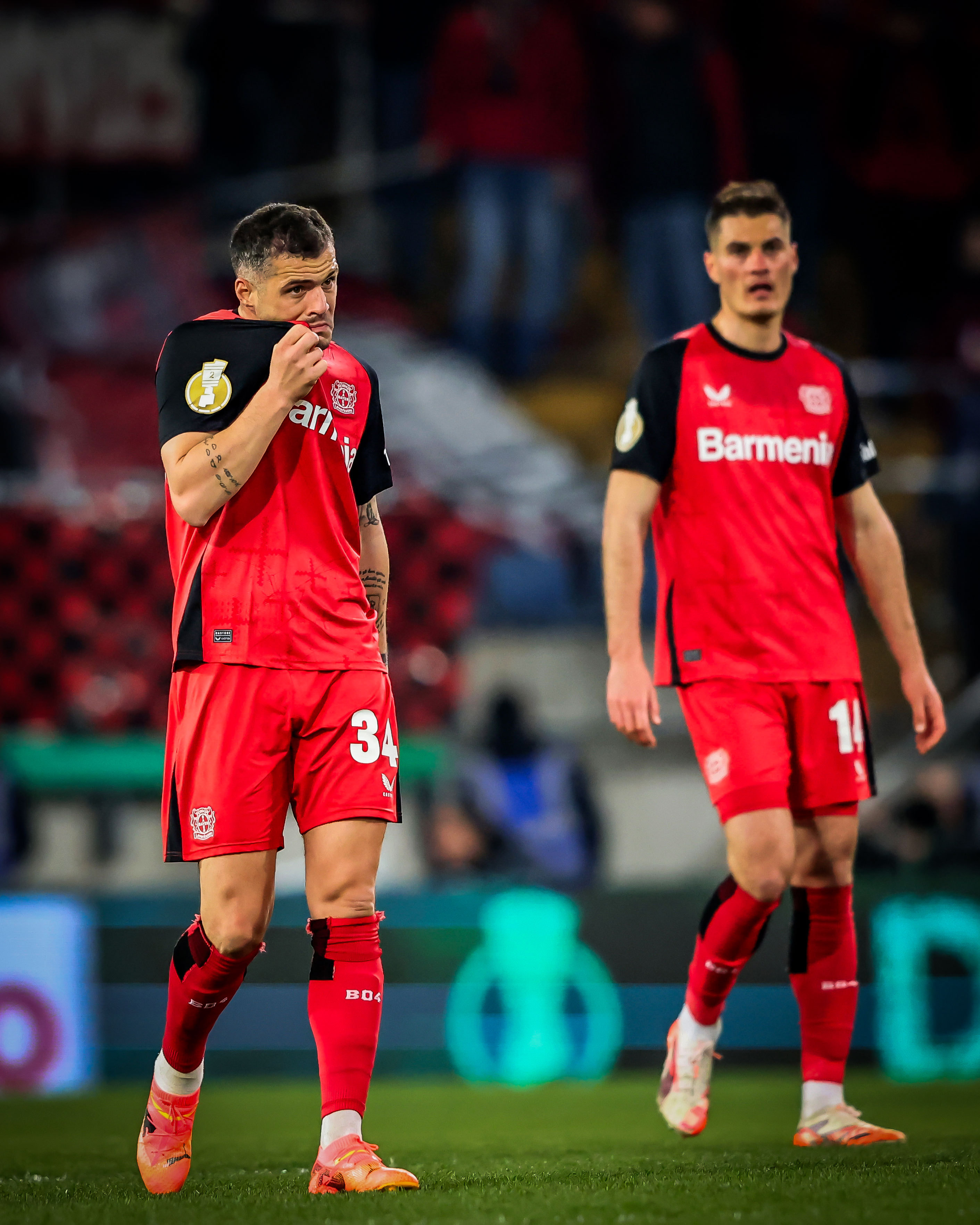 勒沃库森球队连败引发危机，主教练遭质疑