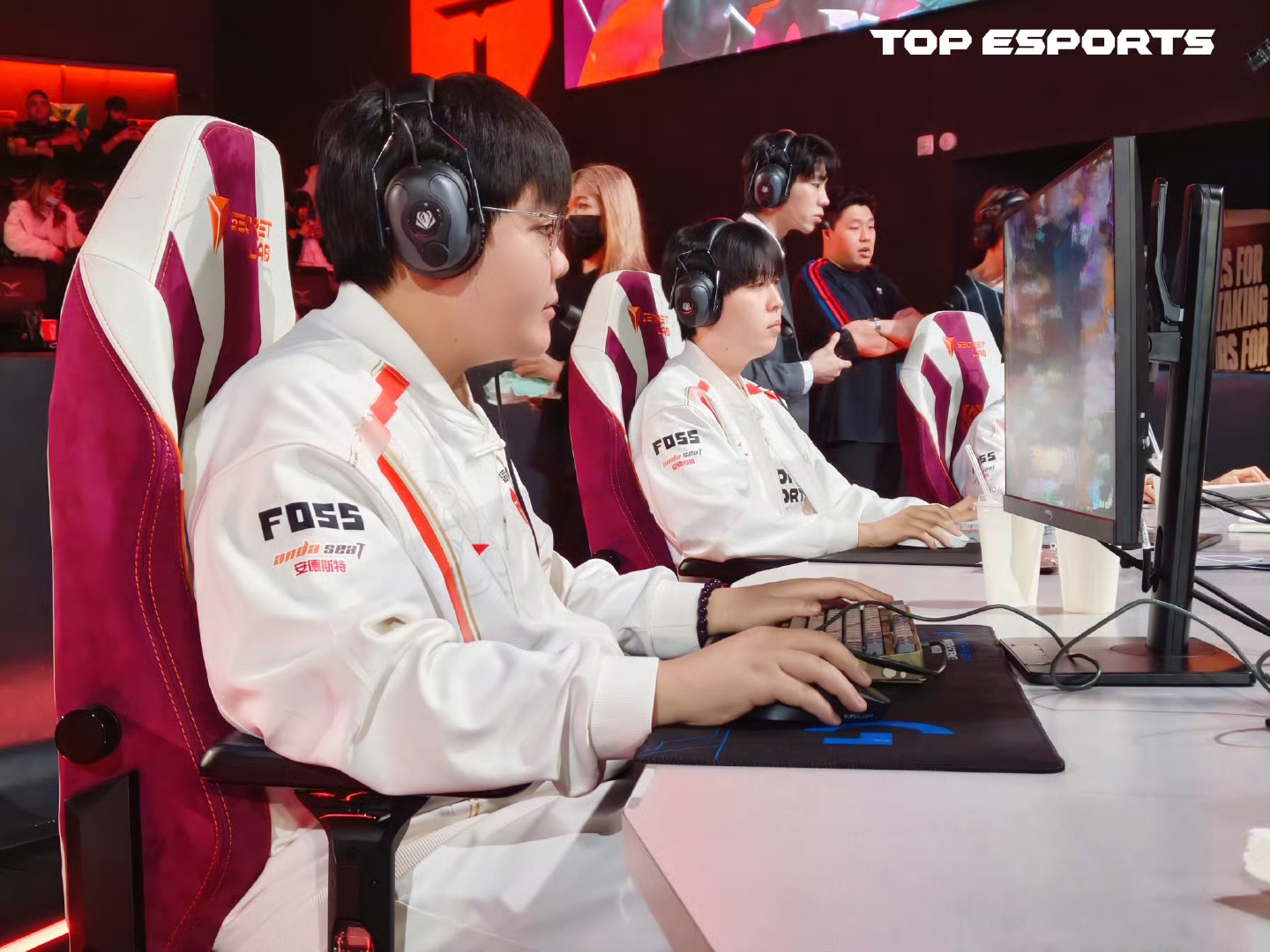 PG电子试玩官网-关于FLY碾压EDG，Uzi打出惊人五杀峡谷大战八强赛，强势挺进下一轮的信息