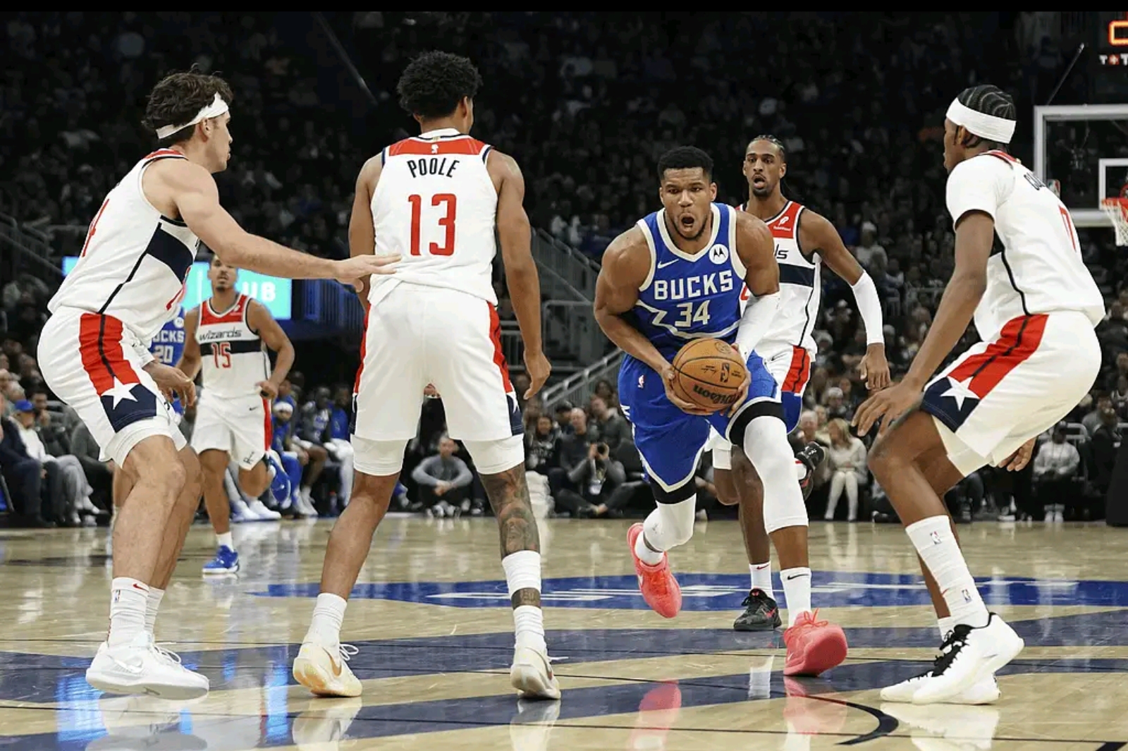 PG电子试玩官网-雄鹿战胜奇才，霍勒迪抢下关键篮板