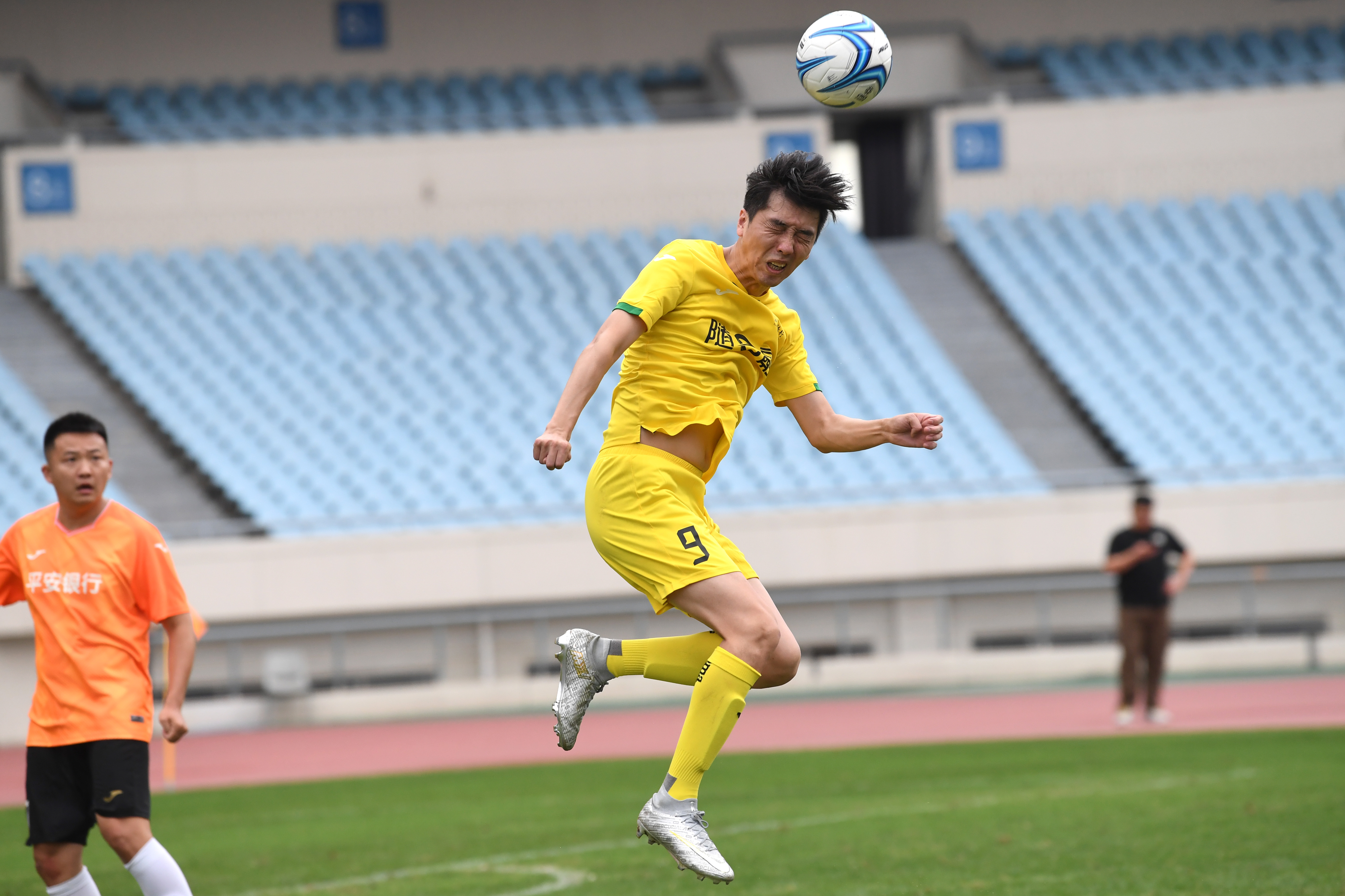 PG电子线上登入-足球联赛发挥球员实力，场面火爆引发关注