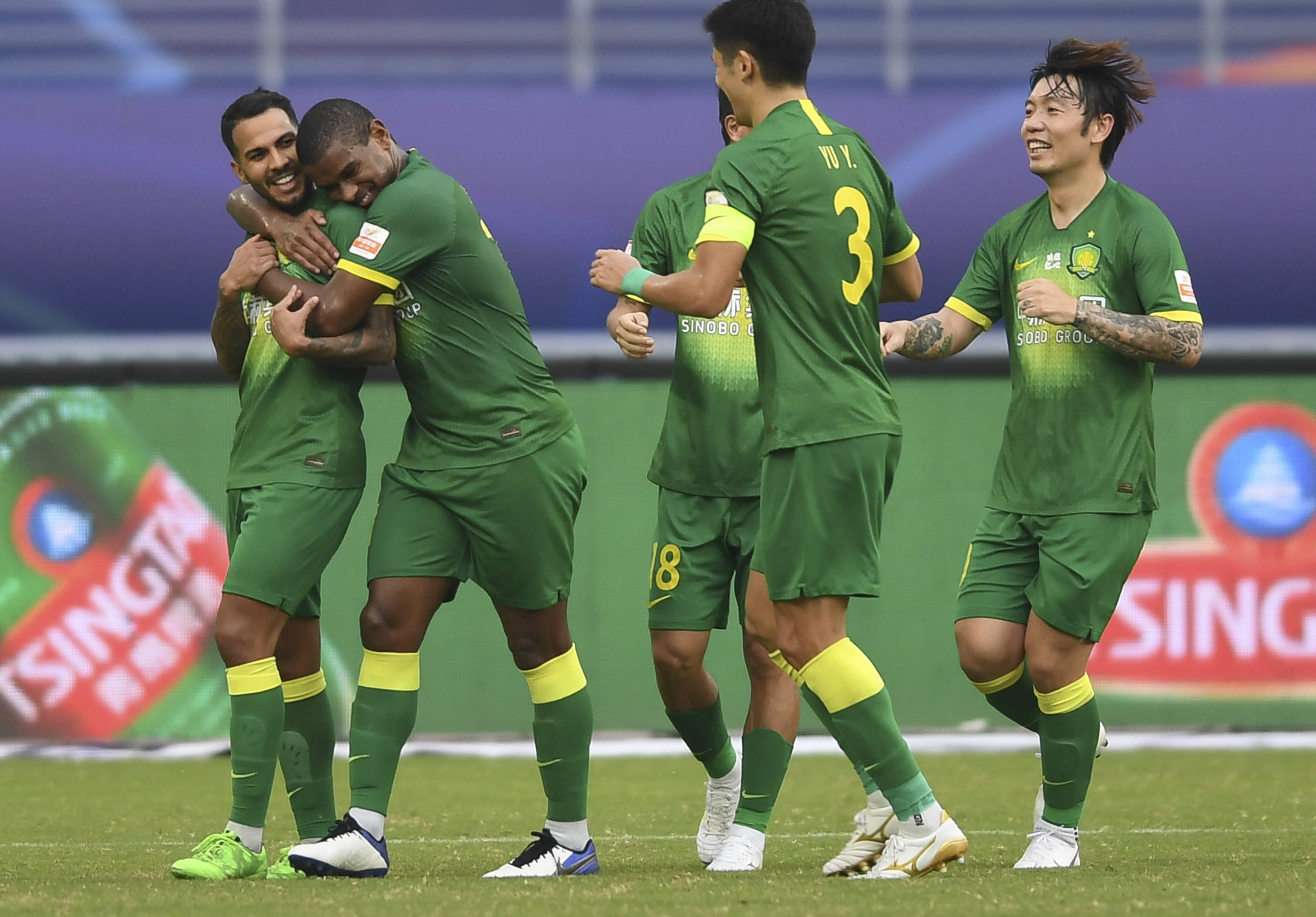 泰达主场击败国安,豪取宝贵三分 泰达主场击败国安,豪取宝贵三分