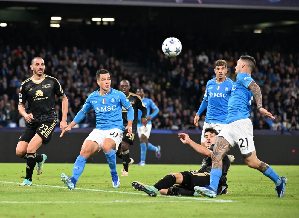 那不勒斯击败佛罗伦萨，豪取关键三分