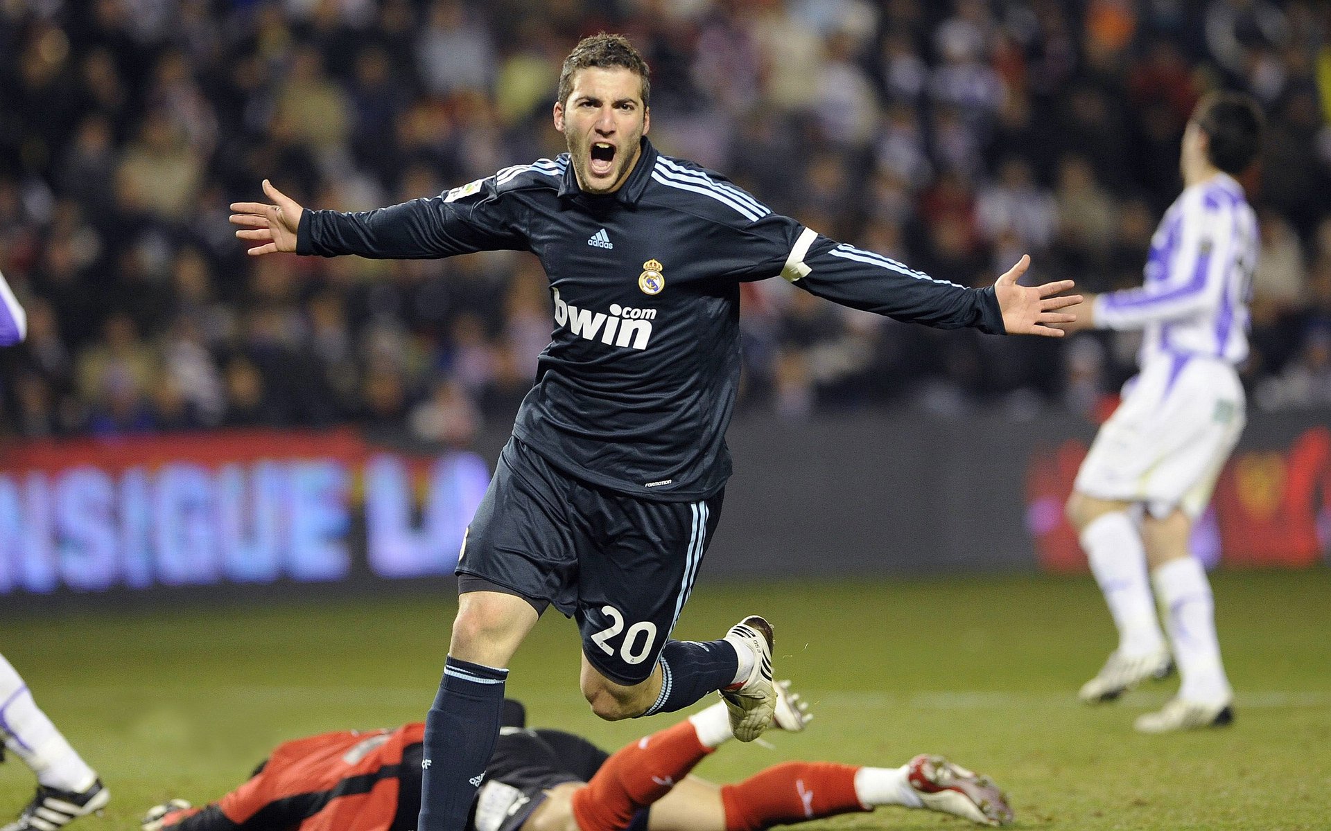 当桑巴遇见叹息之墙,一场关于唯一性的足球悖论